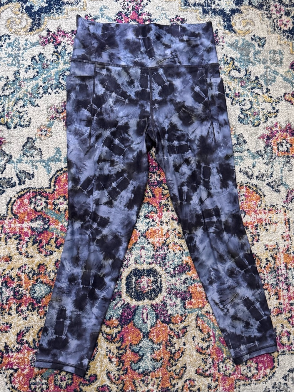 ATHLETA Salutation Stash Patterned 7/8 Leggings - M